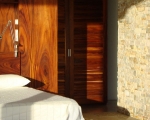 1283264209-21-spg-master-bed-detail-750x1000