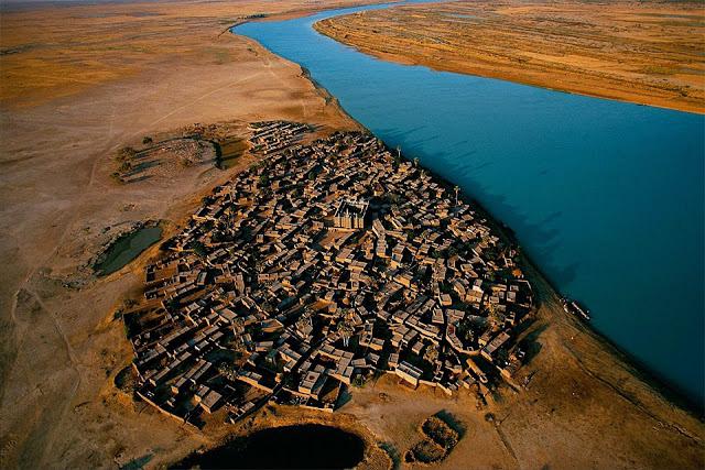 village-on-the-bank-of-the-niger-river-mali